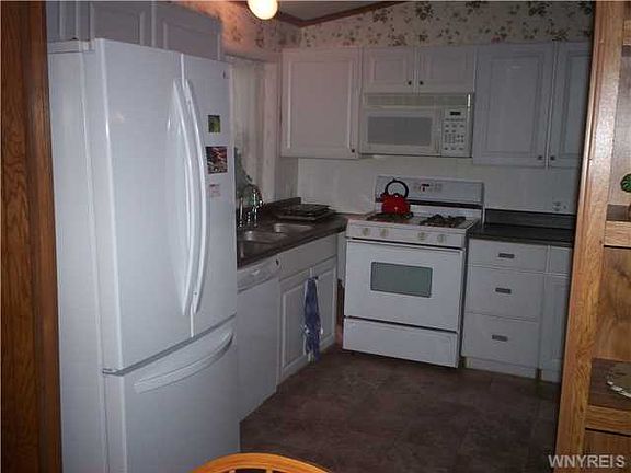 4th image of 70 Marseille Ave