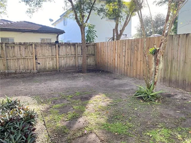 3616 NE 3rd Ct — Photo 11