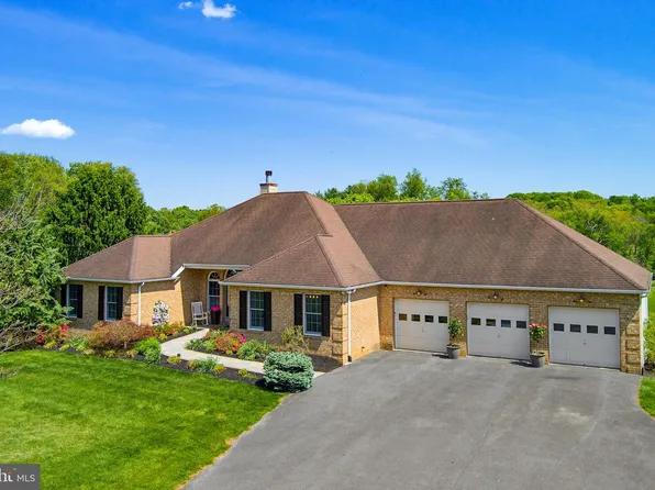 6111 Emerald Ln, Sykesville, MD 21784