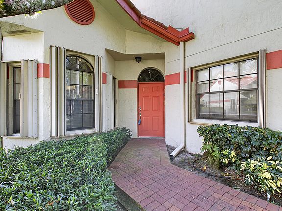 4th image of 7972 Lexington Club Boulevard #A