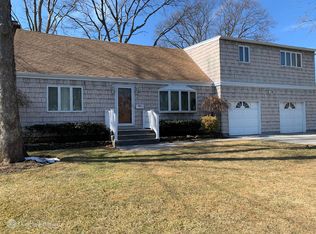 1716 Quarter St, West Babylon, NY 11704