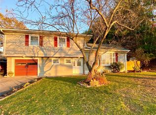 95 Pleasant View Ave, Smithfield, RI 02917