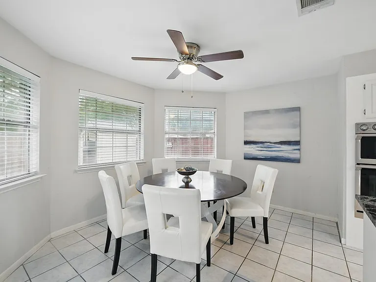 2432 Covington Dr — Photo 40