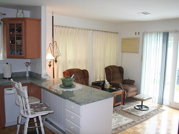 4th image of 1816 Hovsons Blvd