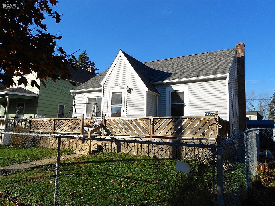 1st image of 833 E Comstock St