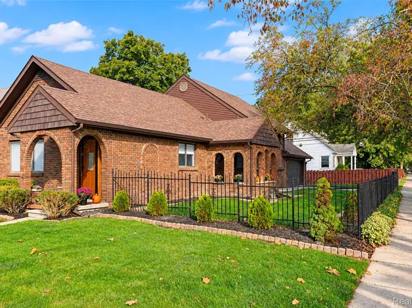 18900 Carlysle St, Dearborn, MI 48124