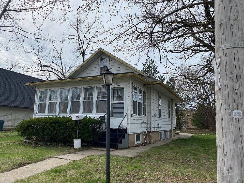 2nd image of 207 Elmwood Ave