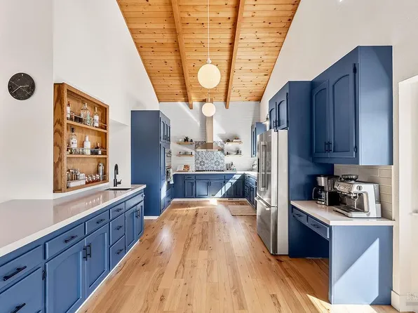 913 Valley View Drive, Healdsburg, CA 95448