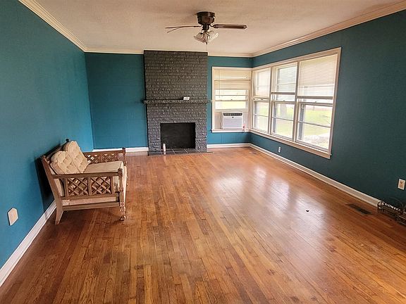3rd image of 1910 Lynwood Ave