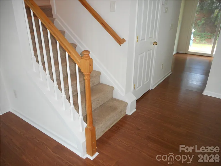 322 Deep Water Ln — Photo 5