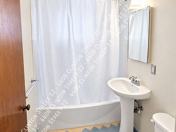 5th image of 4408 Clinton St #12