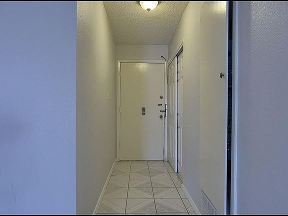 3rd image of 1104 Southwestern Dr