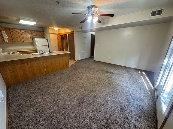 4th image of 121 Creekside Dr