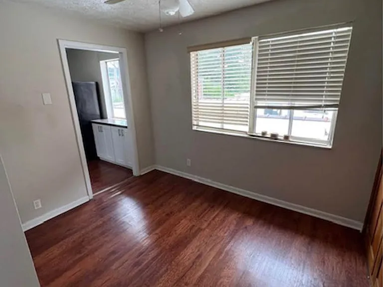 1517 Washington St E — Photo 10