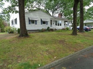 200 Woodcrest Dr, Chicopee, MA 01020