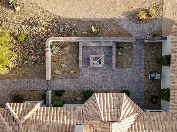 Courtyard in front w/firepit