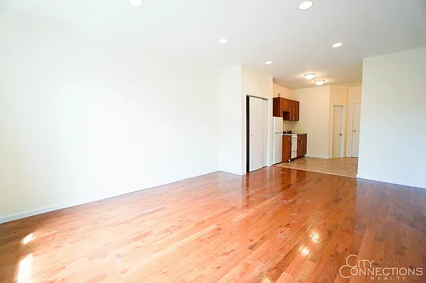 Rented by City Connections Realty | media 18