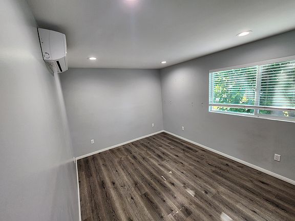 3rd image of 13933 Cantlay St