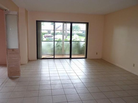3rd image of 702 Sunny Pine Way APT H1