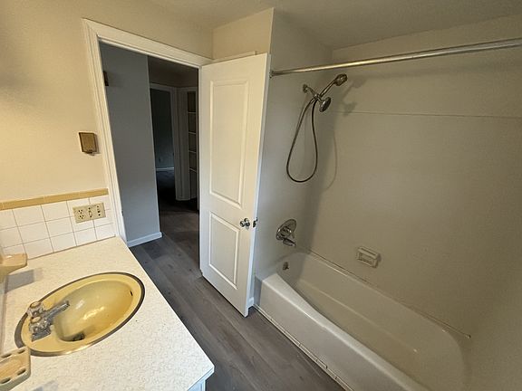 4th image of 1312 Fairlawn Ave #1