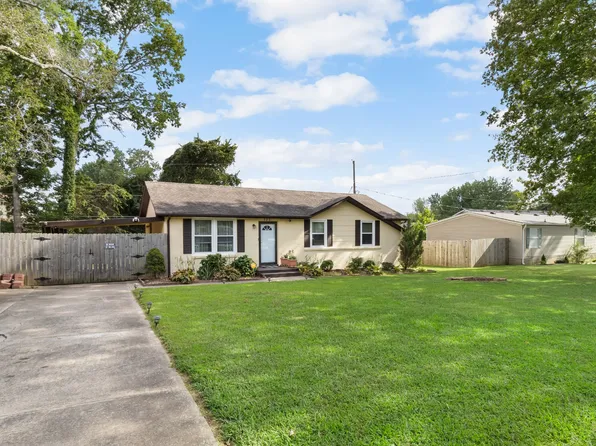102 King Cole Dr, Clarksville, TN 37042