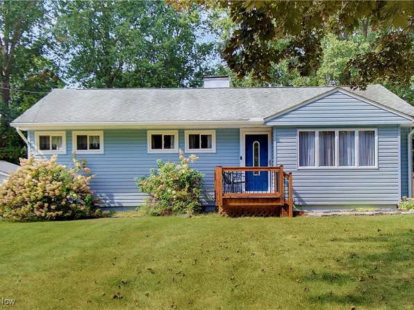 524 Long Dr, Barberton, OH 44203