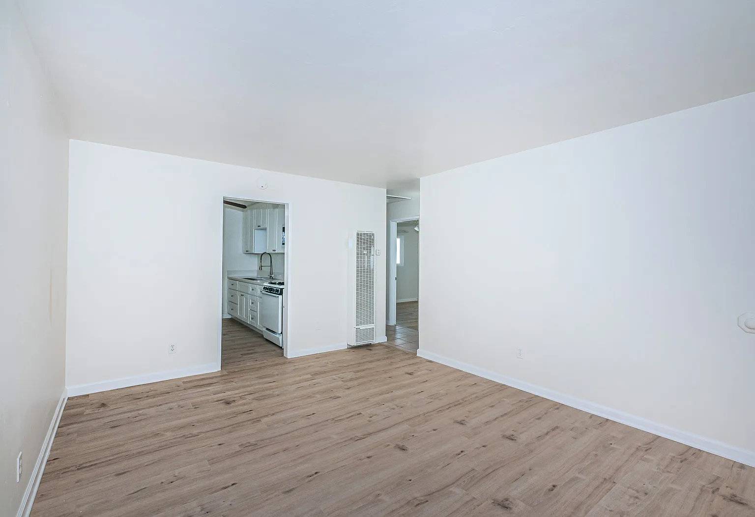 2 bed, 850 sqft, $2,475 — Photo 4