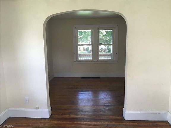 5th image of 6203 Vandalia Ave