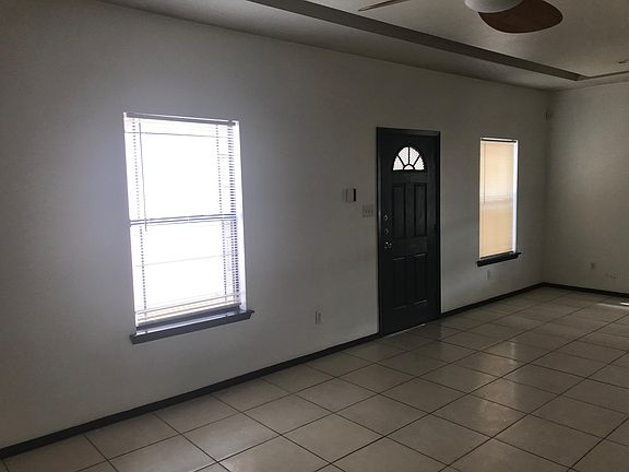 2nd image of 4612 N Cypress St APT 4