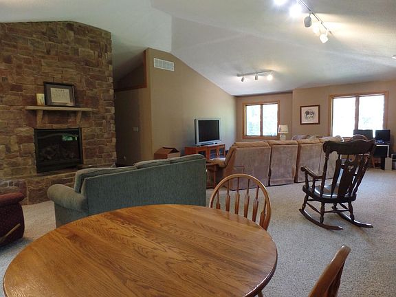 3rd image of 792 Golden Meadow Rd