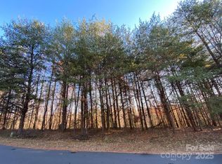 1438 Windemere Ln, Hickory, NC 28602