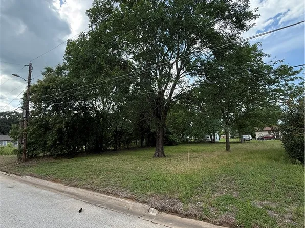 112 Dawson St, Hearne, TX 77859