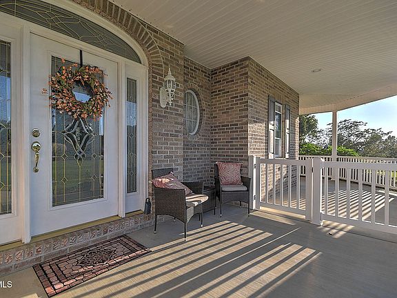 4th image of 17256 Crabtree Ct