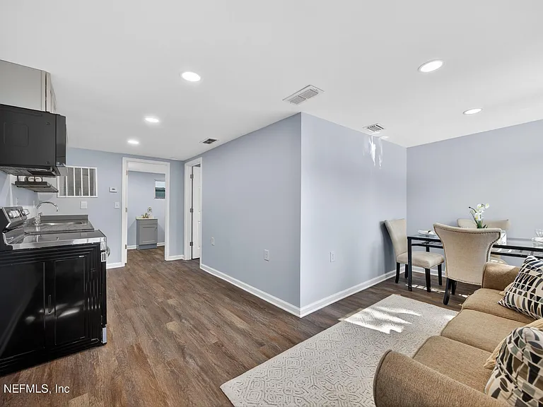 4660 French St — Photo 32
