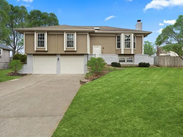 1720 SE Silkwood Ln, Lees Summit, MO 64063