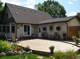 519 Lee St, Pinckney, MI 48169