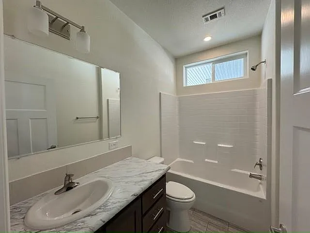 3 bed, 2.0 bath, 1500 sqft, $1,960 — Photo 3