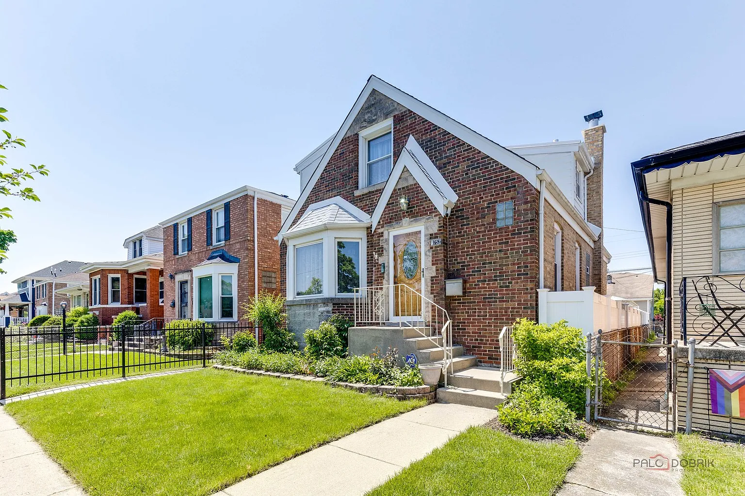 3752 N Pontiac Ave photo 1