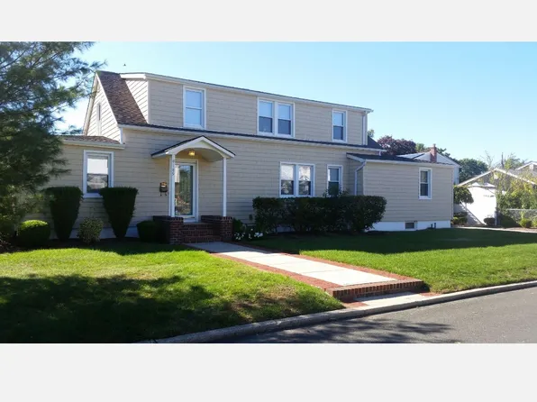 (undisclosed Address), West Babylon, NY 11704