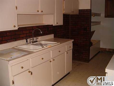 3rd image of 1577 Wismer St