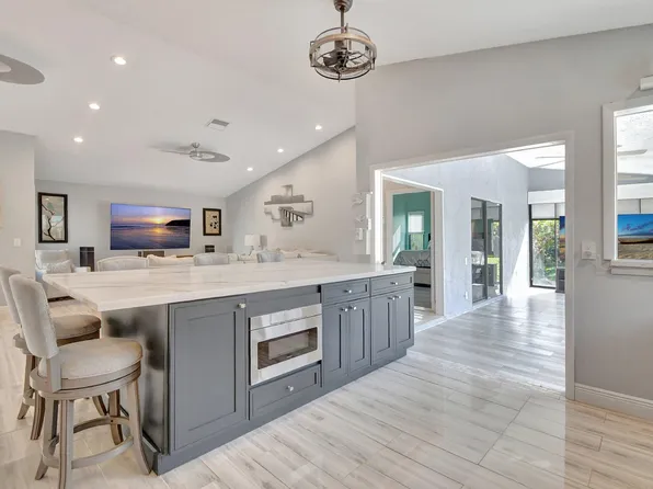 2430 NW 14th Street, Delray Beach, FL 33445