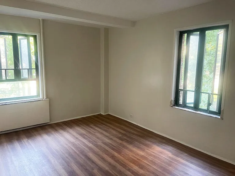 89 Metropolitan Oval #2G — Photo 10