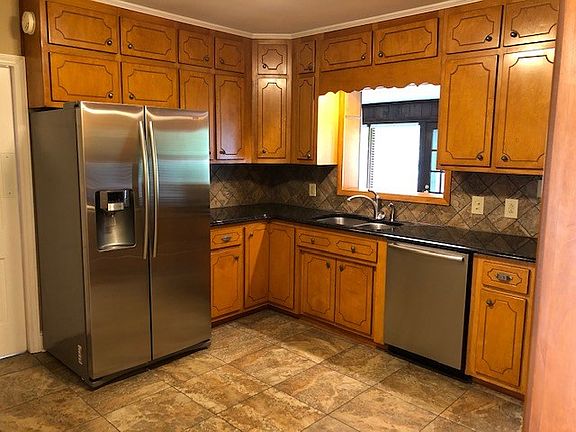 2nd image of 424 Linden Pl