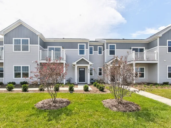 349 Kingsport Dr, South Elgin, IL 60177