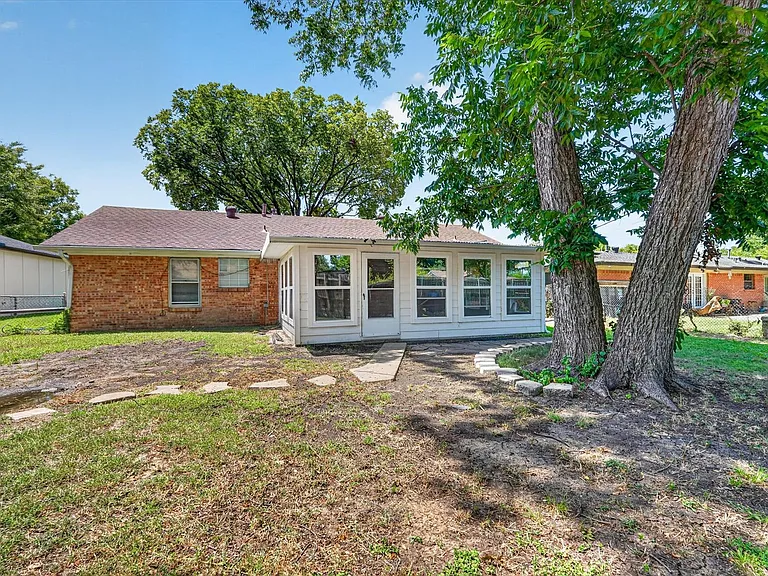 2539 Highwood Dr — Photo 20