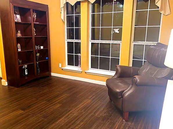 311 Kingfisher Ln, Arlington, TX 76002
