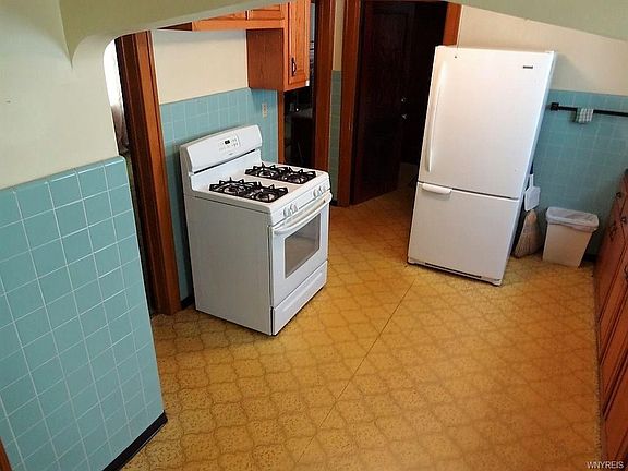 3rd image of 35 Ruspin Ave