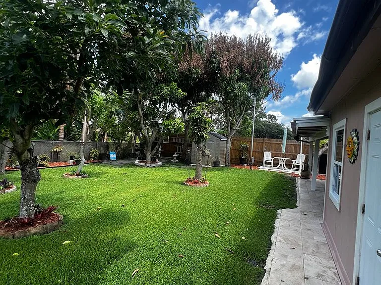 173 SE Fallon Dr — Photo 44