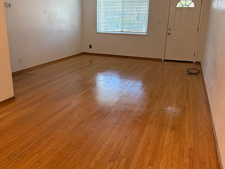 6700 Manila Ave — Photo 11
