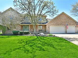 413 Hawthorne Trl, Cortland, OH
